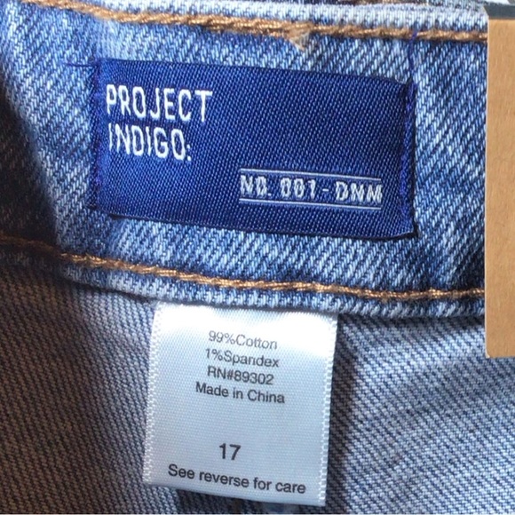 Project Indigo Juniors Light Wash Mid-Rise 90’s Style Baggy Denim Shorts - Picture 7 of 10